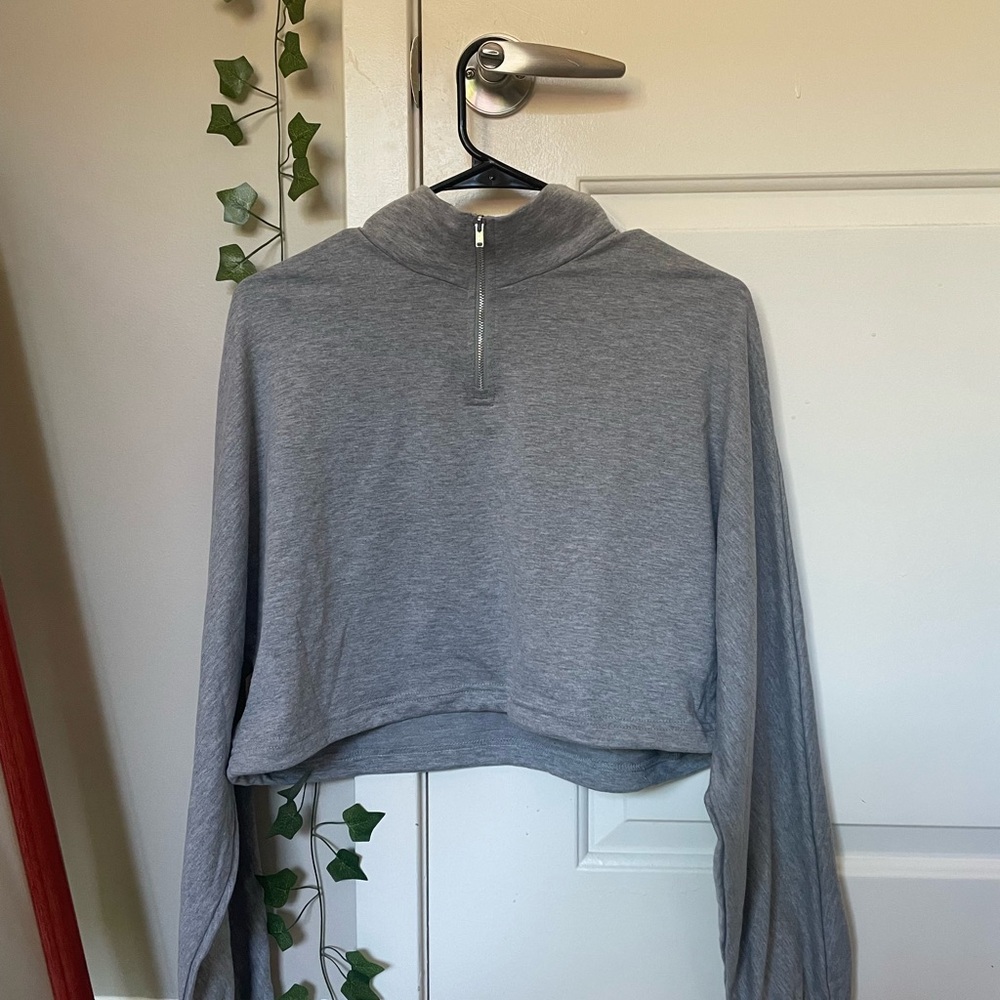 Gray Cropped Polo Sweatshirt with Long Sleeves